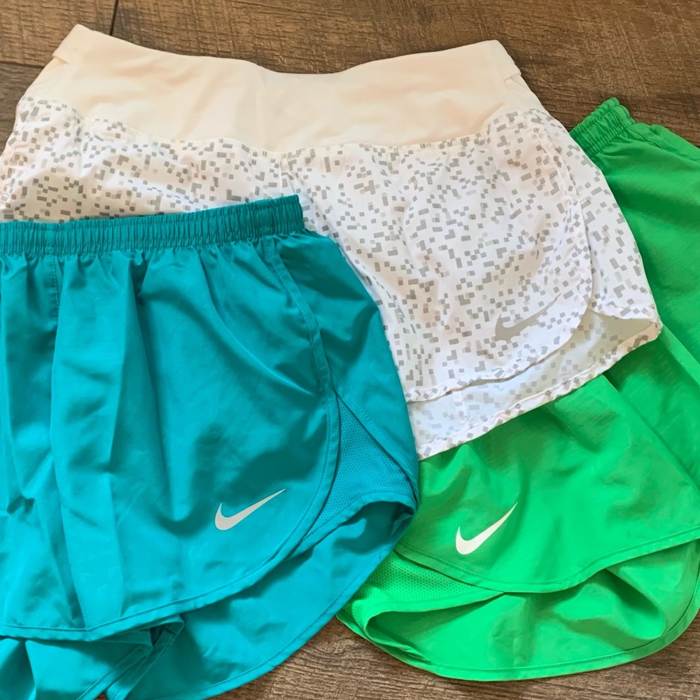 Nike Dri Fit shorts • gray silver white
